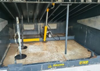 Trabajo de mantenimiento de muelles de carga en Valencia.